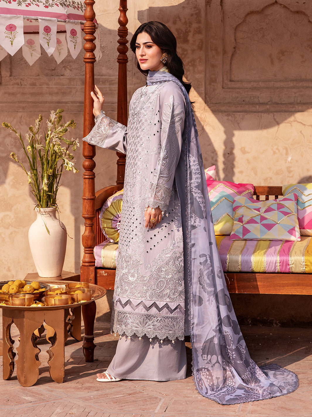 Husn Jahan By Mahnur Embroidered Luxury Lawn Unstitched 3pcs