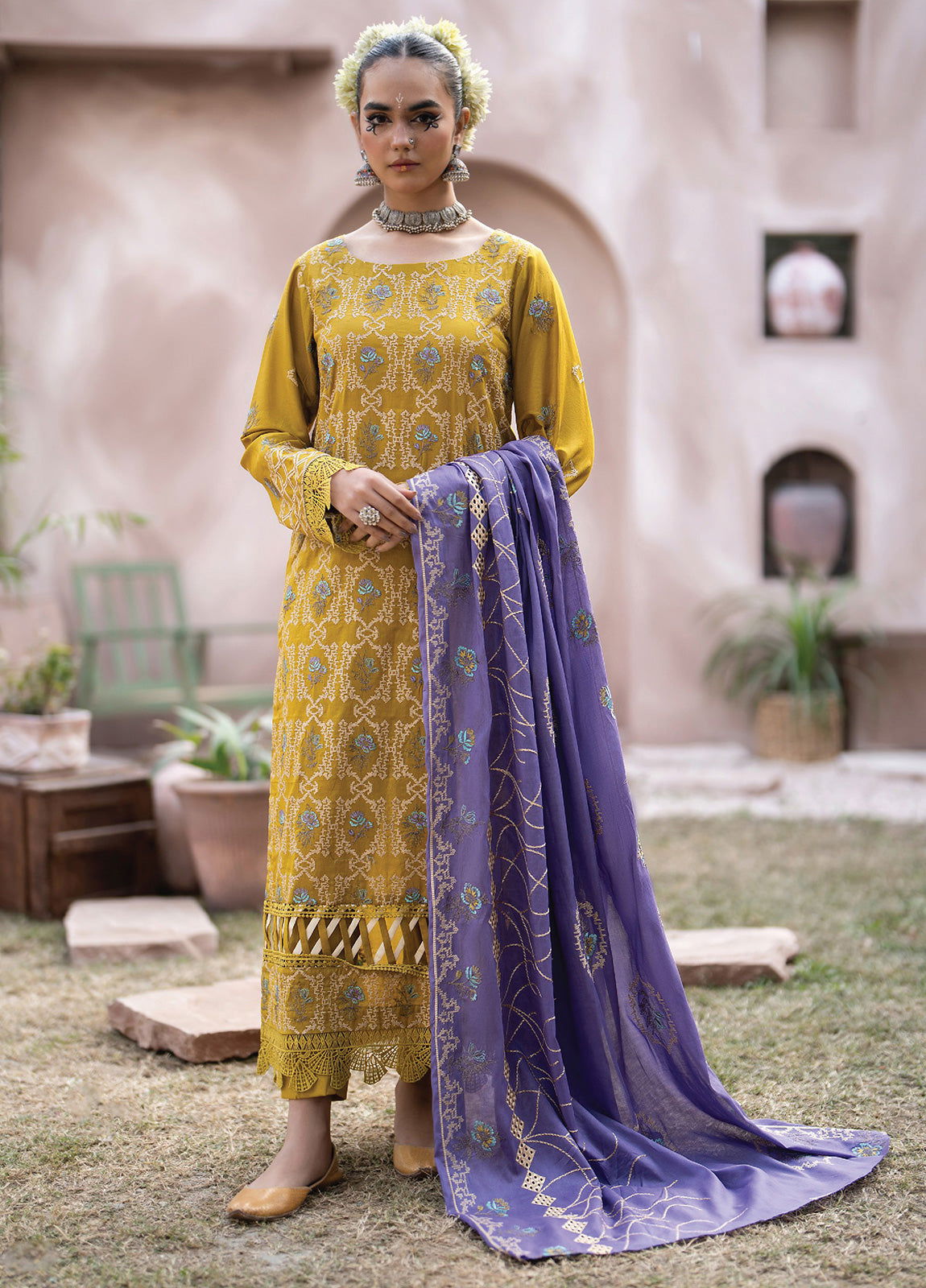 Anaya Hoor Festive Signature Embroidered Lawn 3pcs - Jotey